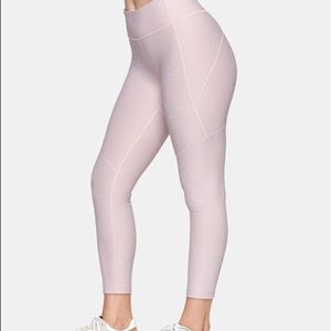Outdoor Voices 3/4 warmup leggings dahlia